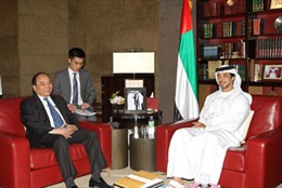 Phó Thủ tướng Nguyễn Xuân Phúc hội đàm với người đồng cấp UAE 
